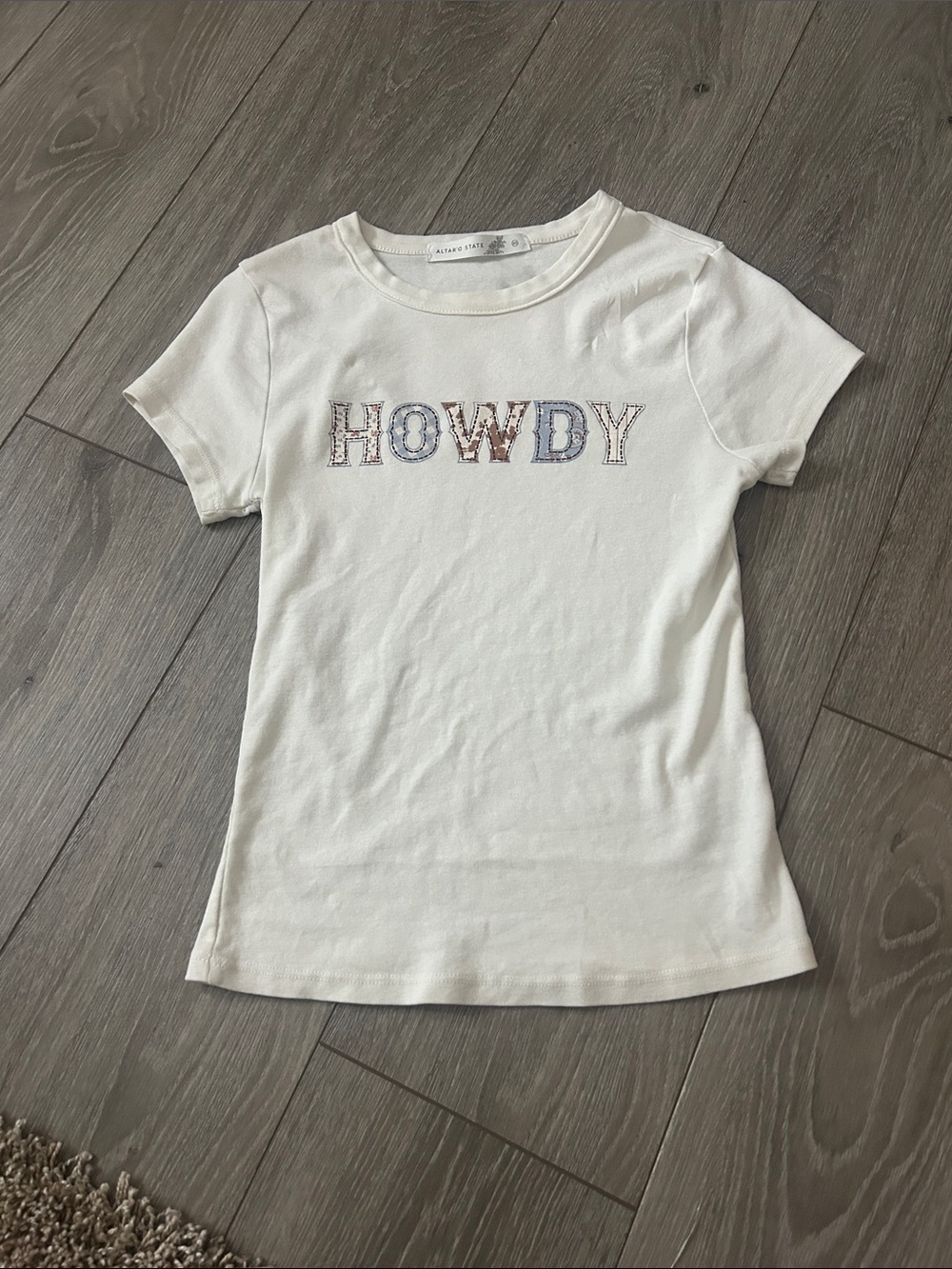 Altar'd State White Short Sleeve Tee with 'HOWDY' Graphic